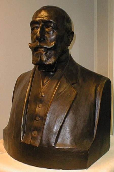 Von dem Kölner Bildhauer Wilhelm Faßbinder im Todesjahr von Franz Clouth, 1912, geschaffene Bronzebüste